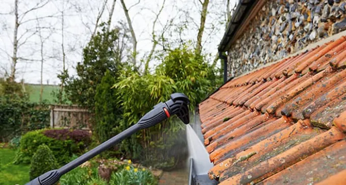 limpieza de canalones y tejados en casa de los corrales de buelna, Santander